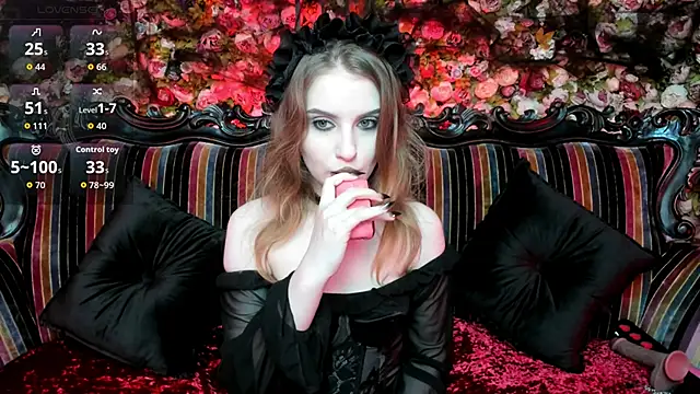 Snapshot of EllieMori chatting on October 24, 2025, 8:27 pm EllieMori online show from October 24, 2025, 8:27 pm