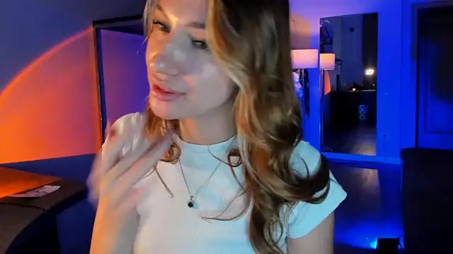 MariGven online show from November 18, 2025, 2:32 pm