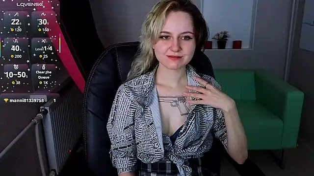 Snapshot of girl_next_doorr chatting on October 25, 2025, 1:07 pm girl next doorr online show from October 25, 2025, 1:07 pm