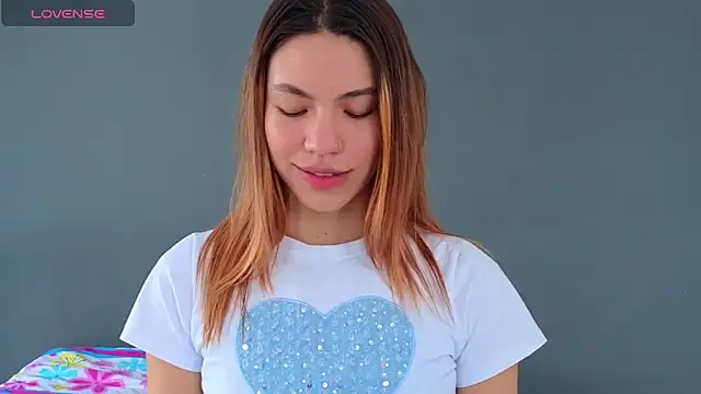 Snapshot of AntonellaaRossii chatting on November 14, 2025, 2:27 pm AntonellaaRossii online show from November 14, 2025, 2:27 pm