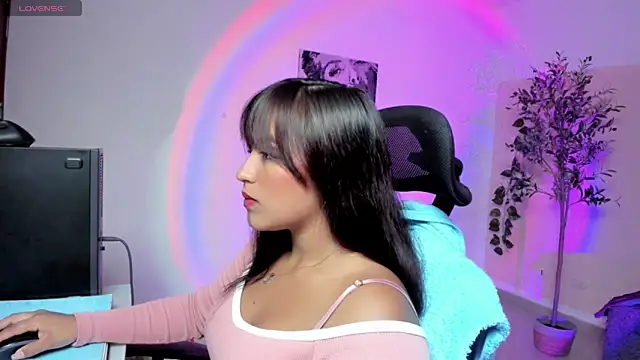 Snapshot of Cameroon-Diaz chatting on September 11, 2025, 1:44 pm Cameroon-Diaz online show from September 11, 2025, 1:44 pm