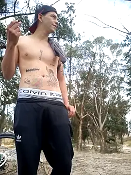 Snapshot of Thomasjons_ chatting on December 4, 2025, 4:48 pm Thomasjons online show from December 4, 2025, 4:48 pm