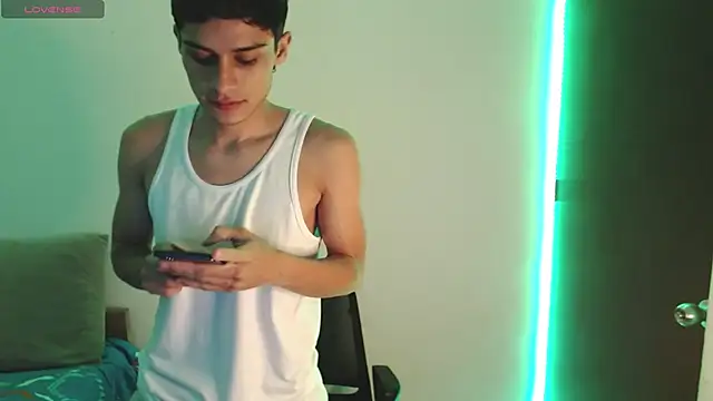 Snapshot of axel_davis_ chatting on October 12, 2025, 3:49 am axel davis online show from October 12, 2025, 3:49 am