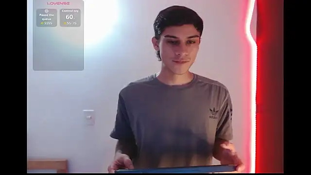 Snapshot of axel_davis_ chatting on October 17, 2025, 5:32 am axel davis online show from October 17, 2025, 5:32 am