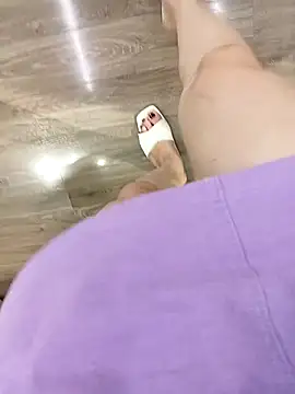 Jessical--Li online show from November 15, 2025, 4:43 am