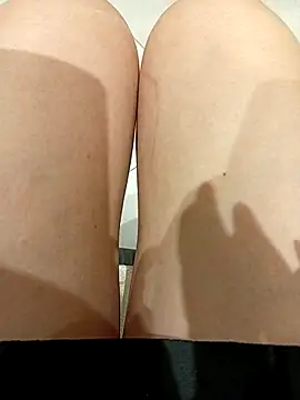 Jessical--Li online show from December 5, 2025, 4:10 am