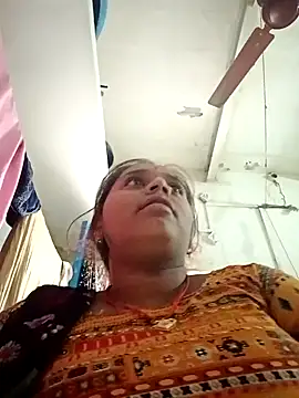 Snapshot of Hot_crety chatting on October 31, 2025, 8:37 am Hot crety online show from October 31, 2025, 8:37 am