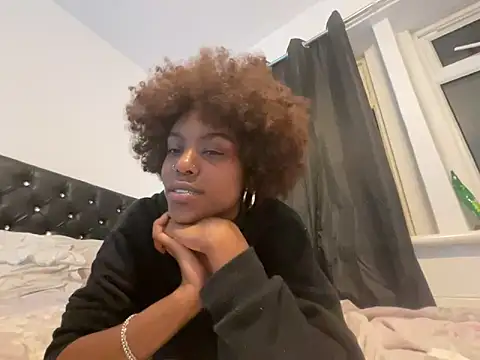 Snapshot of MissAngel-05 chatting on October 7, 2025, 8:06 pm MissAngel-05 online show from October 7, 2025, 8:06 pm