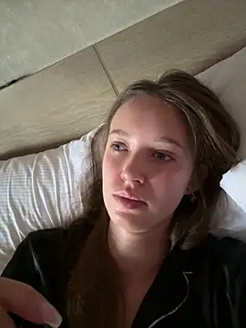 Snapshot of ElliRose chatting on October 24, 2025, 2:41 am ElliRose online show from October 24, 2025, 2:41 am