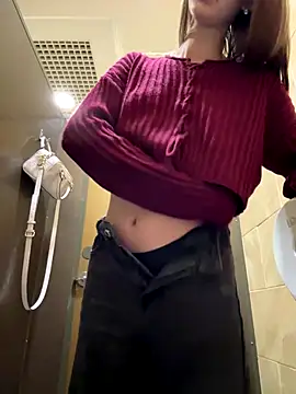 Snapshot of ElliRose chatting on November 7, 2025, 4:56 am ElliRose online show from November 7, 2025, 4:56 am