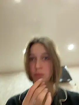 Snapshot of ElliRose chatting on December 14, 2025, 9:47 am ElliRose online show from December 14, 2025, 9:47 am