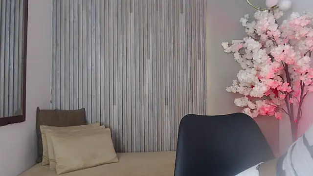 Michellee 20 online show from October 8, 2025, 1:20 pm