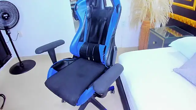 anagil  online show from October 24, 2025, 1:40 pm