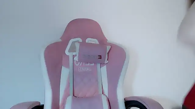 Snapshot of Cam-Ly chatting on October 5, 2025, 2:37 pm Cam-Ly online show from October 5, 2025, 2:37 pm