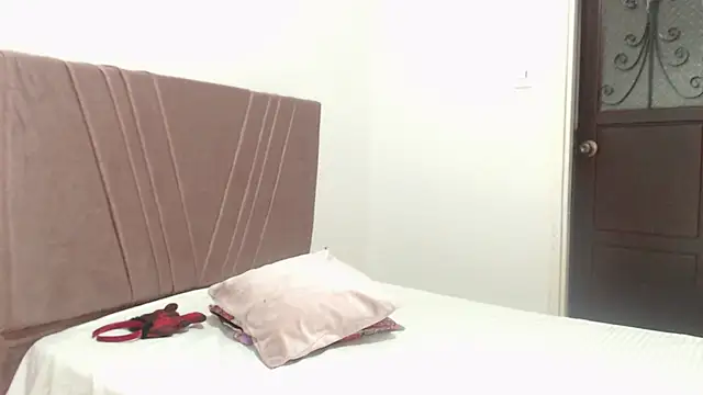 Snapshot of nathaly_jones_ chatting on November 25, 2025, 12:05 pm nathaly jones online show from November 25, 2025, 12:05 pm