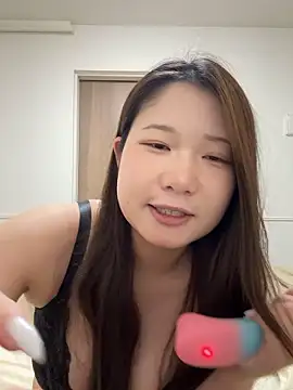  YUNOo0  online show from December 17, 2025, 2:23 pm