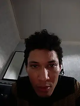 Snapshot of RuiMaddoox chatting on October 28, 2025, 7:27 pm RuiMaddoox online show from October 28, 2025, 7:27 pm