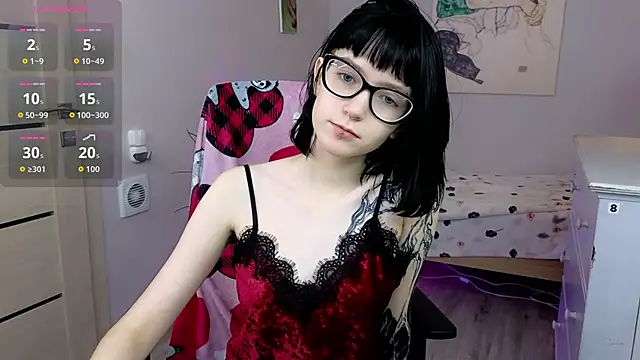 Snapshot of HazelTompson chatting on October 3, 2025, 8:28 pm HazelTompson online show from October 3, 2025, 8:28 pm