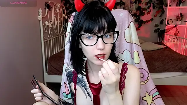 Snapshot of HazelTompson chatting on October 29, 2025, 8:32 pm HazelTompson online show from October 29, 2025, 8:32 pm