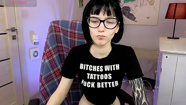 Snapshot of HazelTompson chatting on November 14, 2025, 8:40 pm HazelTompson online show from November 14, 2025, 8:40 pm