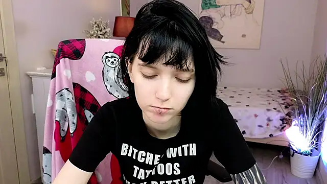 Snapshot of HazelTompson chatting on December 3, 2025, 8:40 pm HazelTompson online show from December 3, 2025, 8:40 pm