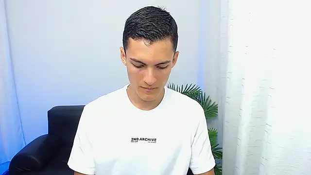 Snapshot of Matiius18 chatting on October 2, 2025, 2:13 pm Matiius18 online show from October 2, 2025, 2:13 pm