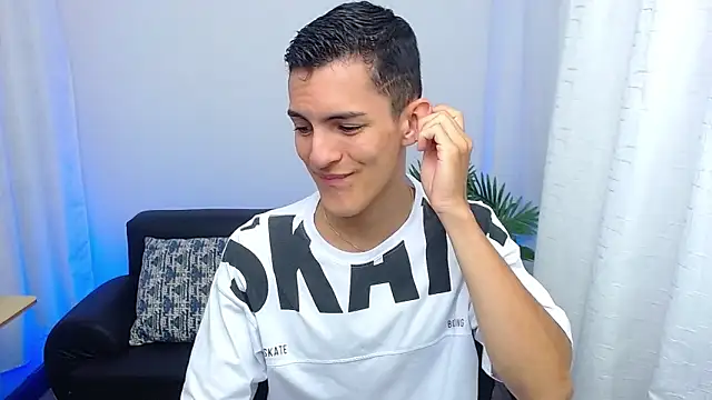 Snapshot of Matiius18 chatting on October 7, 2025, 1:52 pm Matiius18 online show from October 7, 2025, 1:52 pm