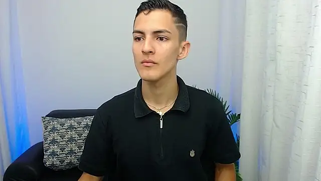 Snapshot of Matiius18 chatting on October 25, 2025, 2:02 pm Matiius18 online show from October 25, 2025, 2:02 pm