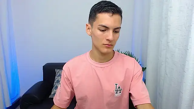 Snapshot of Matiius18 chatting on October 27, 2025, 1:59 pm Matiius18 online show from October 27, 2025, 1:59 pm