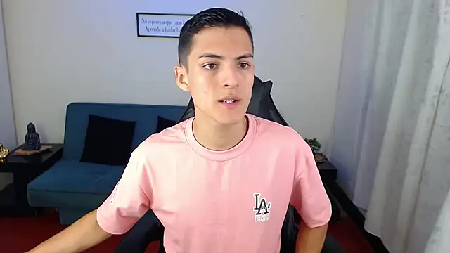 Snapshot of Matiius18 chatting on October 30, 2025, 1:45 pm Matiius18 online show from October 30, 2025, 1:45 pm