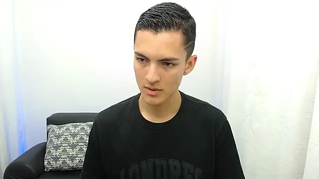 Snapshot of Matiius18 chatting on November 1, 2025, 1:57 pm Matiius18 online show from November 1, 2025, 1:57 pm