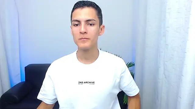 Snapshot of Matiius18 chatting on November 5, 2025, 2:28 pm Matiius18 online show from November 5, 2025, 2:28 pm