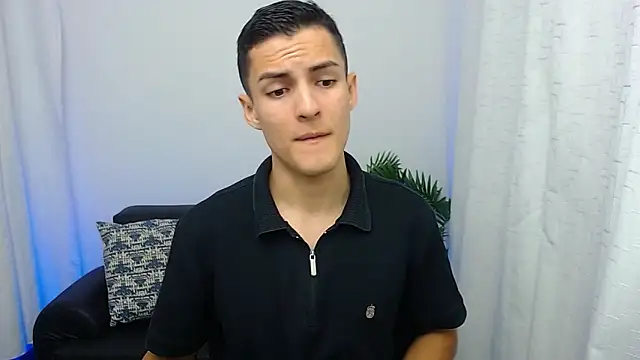 Snapshot of Matiius18 chatting on November 12, 2025, 1:33 pm Matiius18 online show from November 12, 2025, 1:33 pm