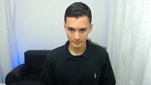 Snapshot of Matiius18 chatting on November 14, 2025, 1:32 pm Matiius18 online show from November 14, 2025, 1:32 pm