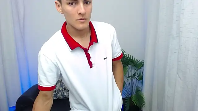 Snapshot of Matiius18 chatting on November 17, 2025, 2:23 pm Matiius18 online show from November 17, 2025, 2:23 pm