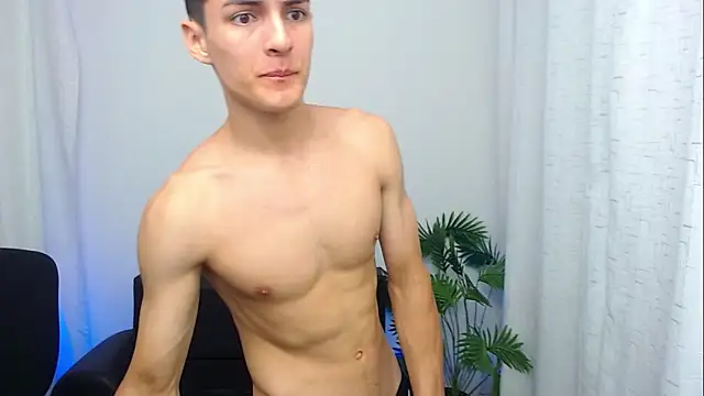 Snapshot of Matiius18 chatting on December 4, 2025, 2:37 pm Matiius18 online show from December 4, 2025, 2:37 pm