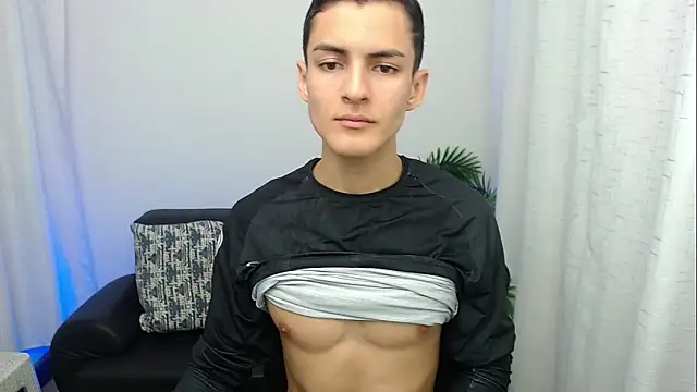 Snapshot of Matiius18 chatting on December 5, 2025, 1:42 pm Matiius18 online show from December 5, 2025, 1:42 pm