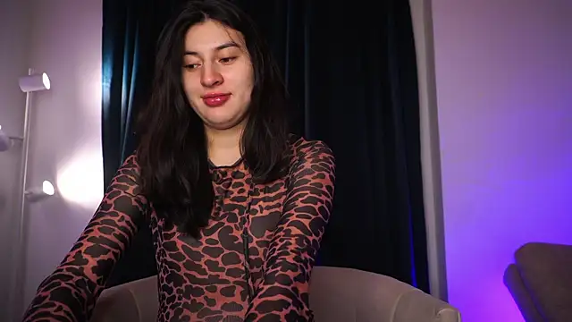 Auralea online show from December 5, 2025, 4:10 am