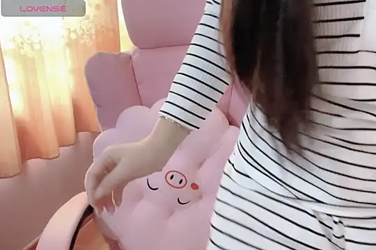 Snapshot of _AFang_ chatting on October 25, 2025, 6:10 am AFang online show from October 25, 2025, 6:10 am