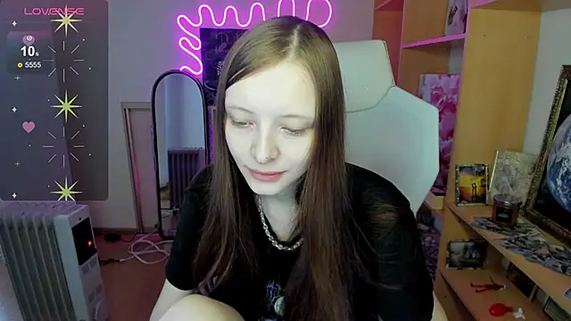 AliceHaris online show from November 22, 2025, 3:27 am