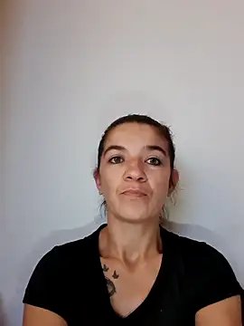 alinaalinutzq online show from November 1, 2025, 6:37 am