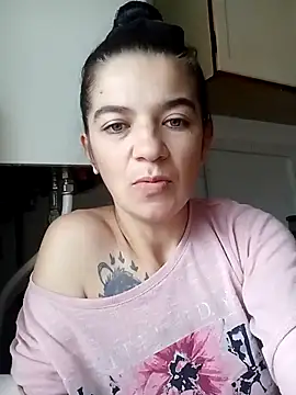 alinaalinutzq online show from December 1, 2025, 9:36 am