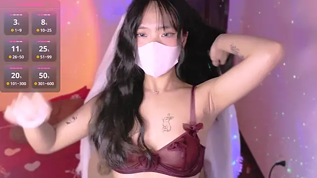 Snapshot of Phuong_Bee chatting on September 18, 2025, 5:04 pm Phuong Bee online show from September 18, 2025, 5:04 pm