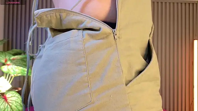 Celeste Presstigge online show from November 14, 2025, 9:02 pm