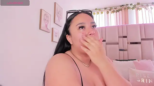 Zoey thompson online show from December 2, 2025, 7:53 pm