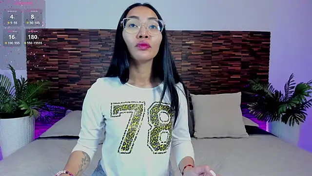 lucyy liiuu online show from November 17, 2025, 2:12 pm