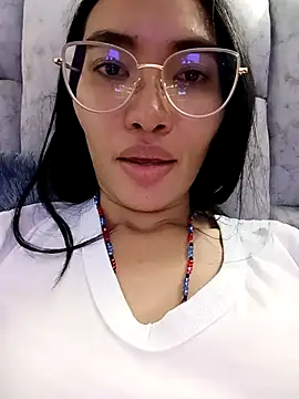 lucyy liiuu online show from November 23, 2025, 11:15 pm