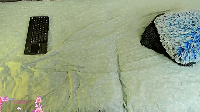 Snapshot of baby_rous chatting on November 7, 2025, 1:33 pm baby rous online show from November 7, 2025, 1:33 pm