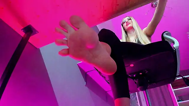 Yourweakness777 online show from December 20, 2025, 11:12 pm