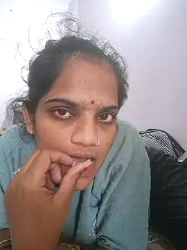 Snapshot of Sofia_kuuu chatting on October 31, 2025, 8:04 am Sofia kuuu online show from October 31, 2025, 8:04 am